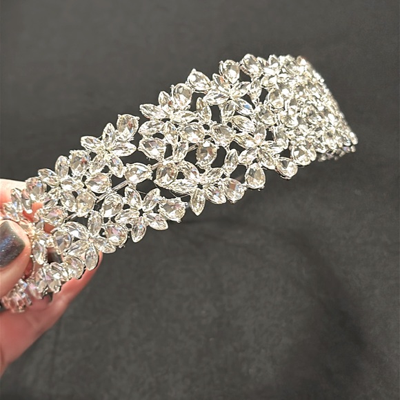 NWOT Bridal crystal rhinestone, silver headband, sparkling hair piece, weddings main image 4